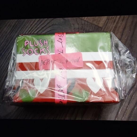 BNIB Betsey Johnson 3PK of Plush Socks - Picture 4 of 4